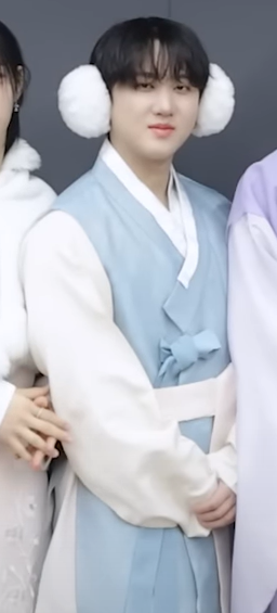 binnieseo1199's tweet photo. Changbin (Happy Korean New Year's)🐷🐰📸
#changbin #straykids #skz #stay #seochangbin #창빈 #straykidschangbin #skzchangbin #서창빈 #darkrapper #dwaekki https://t.co/Enu0ja4Miw