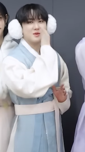 binnieseo1199's tweet photo. Changbin (Happy Korean New Year's)🐷🐰📸
#changbin #straykids #skz #stay #seochangbin #창빈 #straykidschangbin #skzchangbin #서창빈 #darkrapper #dwaekki https://t.co/Enu0ja4Miw
