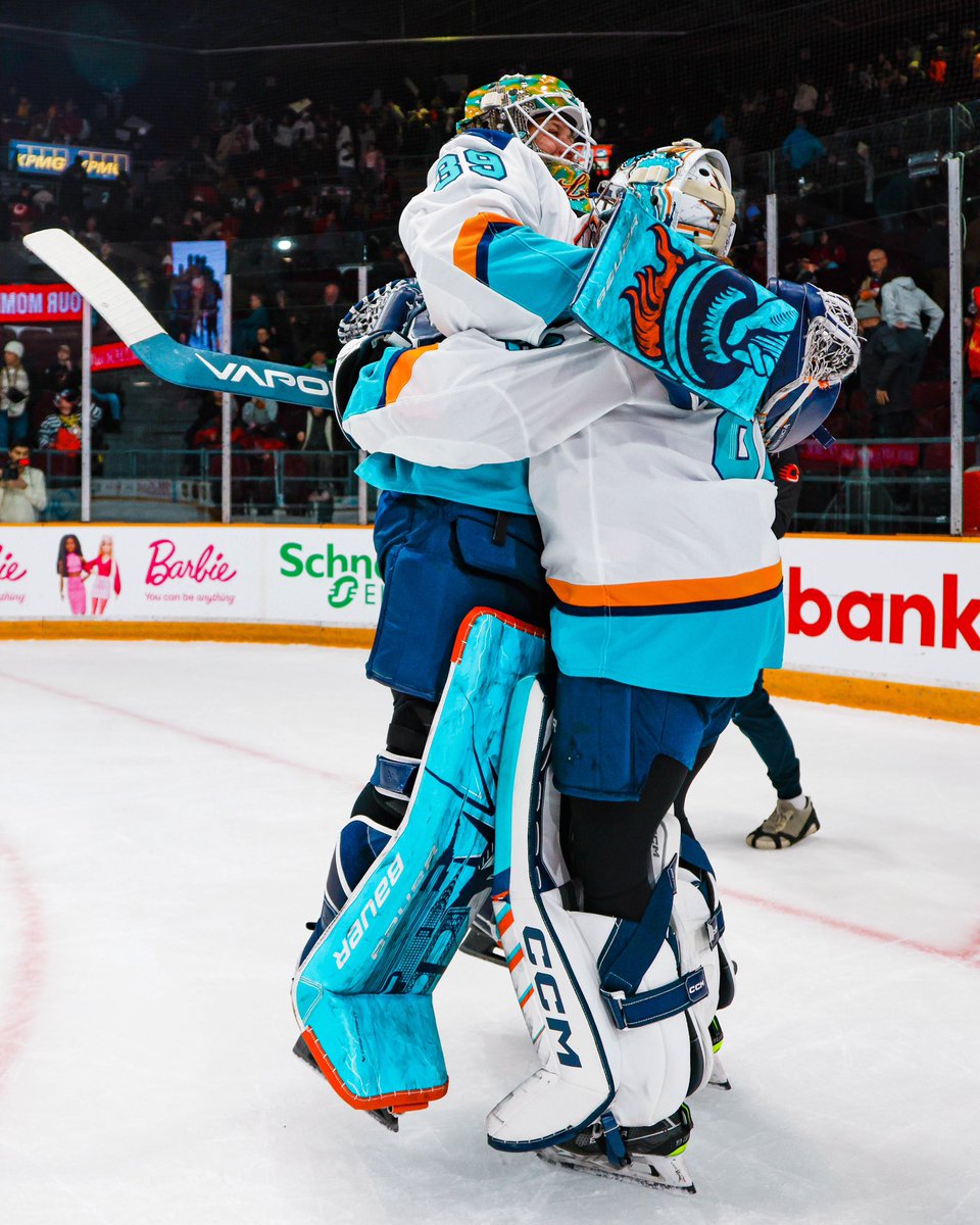 PWHL_NewYork's tweet photo. GOALIE WORLD ON TOP 🗣️ https://t.co/rWu4jfTFqO