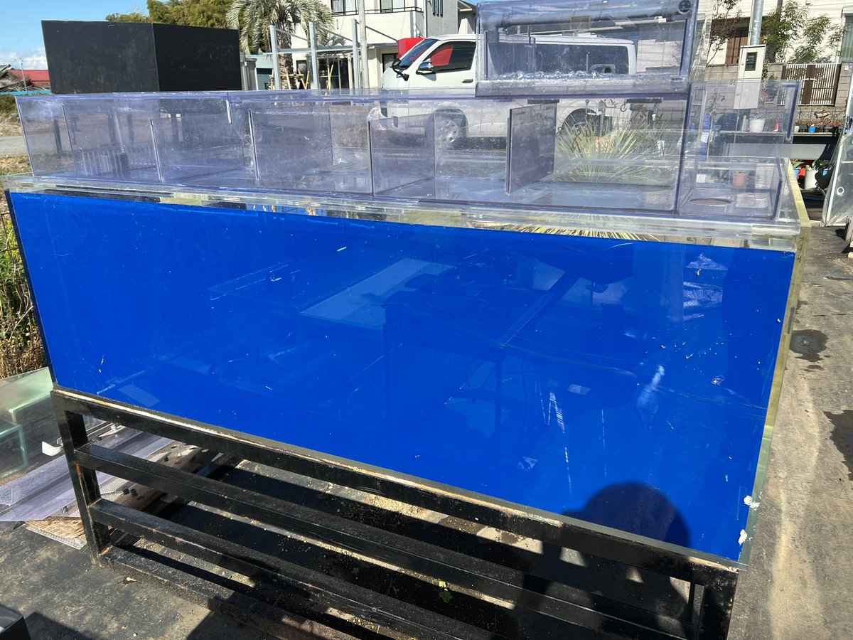 1800. 奥行き900

中古水槽

175000円

早い者勝ちになります。

#アクリル水槽
#中古水槽