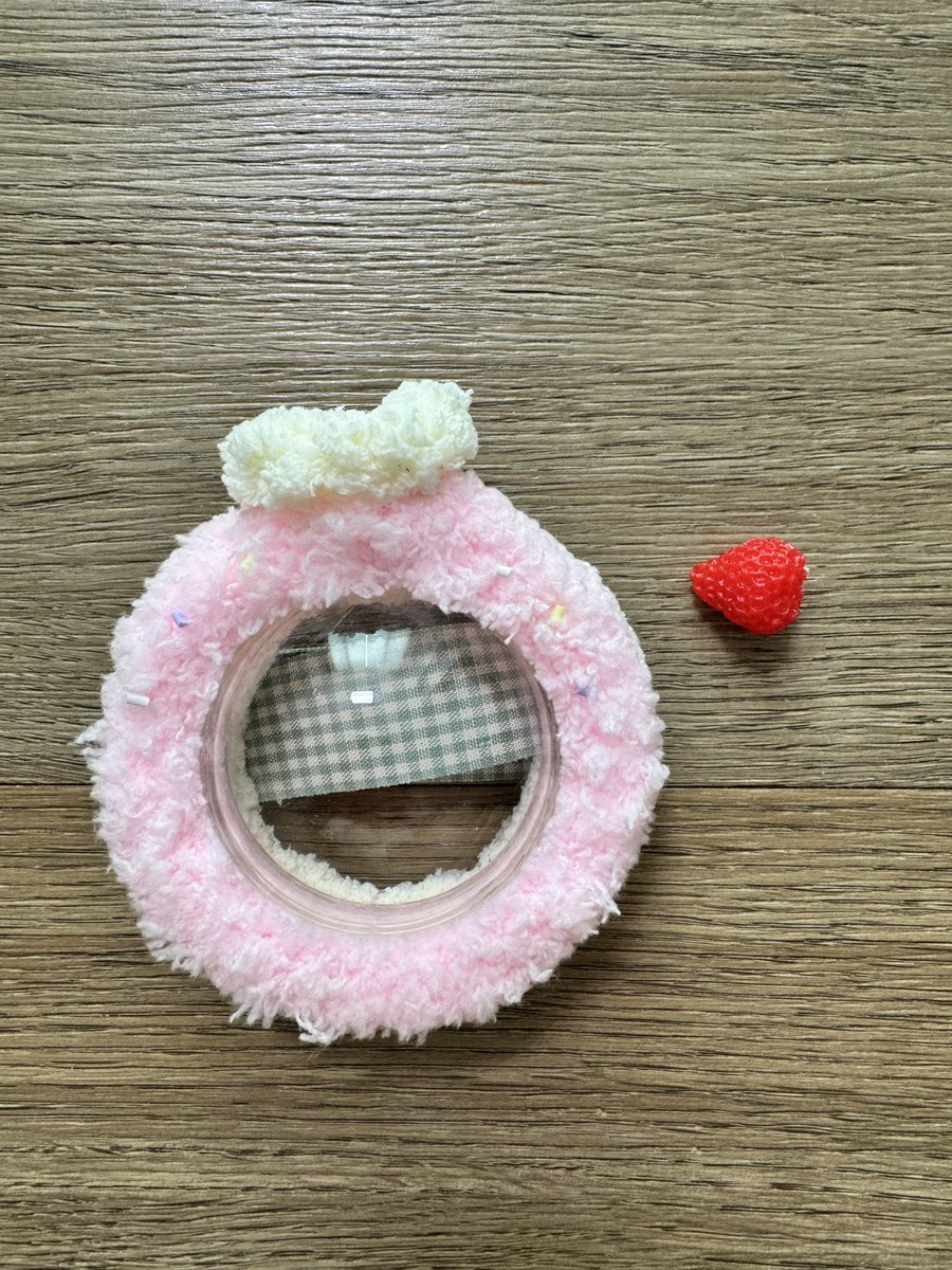 딸기가 똑 떼어짐... 슬픈...😭