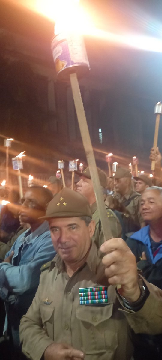 MinfarC's tweet photo. Las FAR, los estudiantes y el pueblo Unidos por una palabra "FIDELIDAD"
#SiempreAntimperialista https://t.co/i8PXj0v6FP