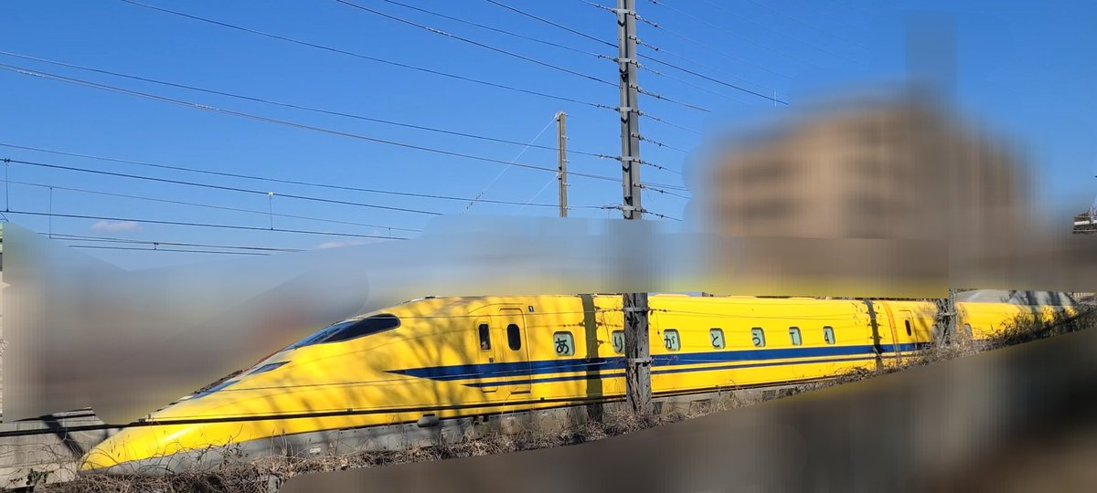 3jsbRh's tweet photo. ドクターイエロー撮れた🚄まさかの「ありがとうT4」の文字✨知らなかったから、思わず声出てしまった😆 https://t.co/SgXWaUi0LS