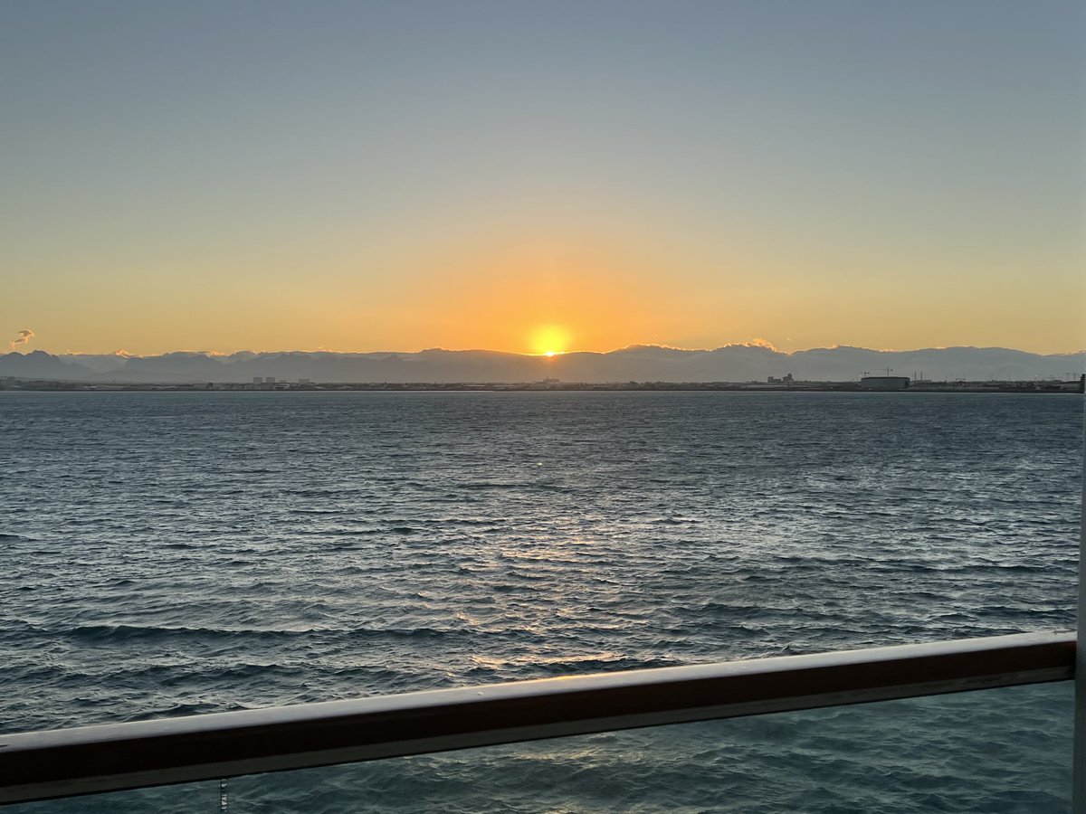davegamblejr's tweet photo. Cape Town, South Africa, sunrise! @spann https://t.co/RQ6azAY4No