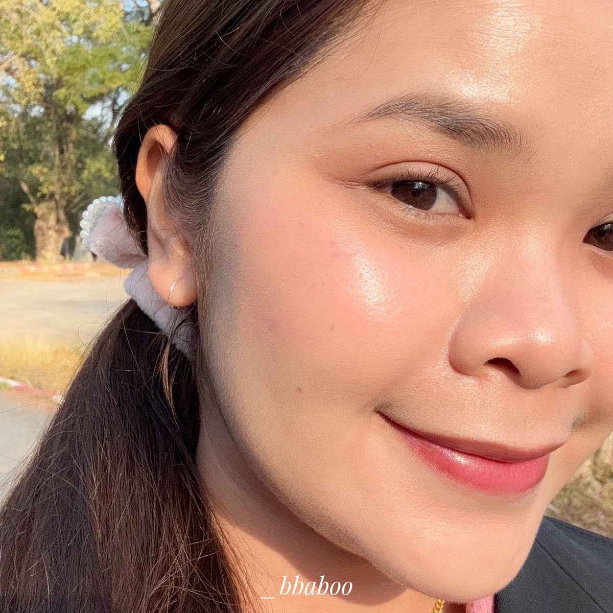 _bbaboo's tweet photo. ฮะโหล พอนด์สมีกันแดดแล้วน้าา☀️ SPF50 PA++++ เนื้อพุดดิ้ง เด้งดึ๋ง🍮 เกลี่ยง่าย สบายผิว เราต้องเข้าแถวกลางแจ้งตอนเช้าทุกวัน ไม่มัน ไม่เยิ้ม ไม่วอก ไม่ลอย คือชอบมากกก และยังปกป้อง 5UV แสงสีฟ้า ฝุ่นอีกด้วย หน้าฉ่ำมาก ลงเมคอัพต่อได้เลย✨

#���อนด์สกันแดดเบาไบรท์ผิวใสเกินต้าน #PondsTH https://t.co/rY9ydhpaf6