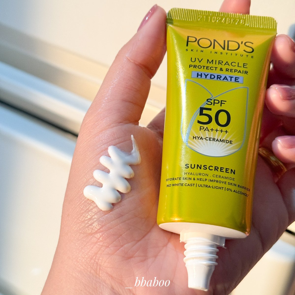 _bbaboo's tweet photo. ฮะโหล พอนด์สมีกันแดดแล้วน้าา☀️ SPF50 PA++++ เนื้อพุดดิ้ง เด้งดึ๋ง🍮 เกลี่ยง่าย สบายผิว เราต้องเข้าแถวกลางแจ้งตอนเช้าทุกวัน ไม่มัน ไม่เยิ้ม ไม่วอก ไม่ลอย คือชอบมากกก และยังปกป้อง 5UV แสงสีฟ้า ฝุ่นอีกด้วย หน้าฉ่ำมาก ลงเมคอัพต่อได้เลย✨

#���อนด์สกันแดดเบาไบรท์ผิวใสเกินต้าน #PondsTH https://t.co/rY9ydhpaf6