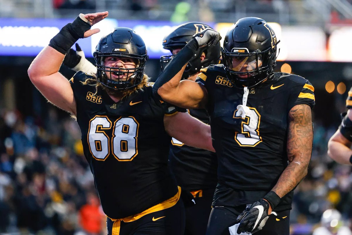 Kam_Brown3's tweet photo. Beyond blessed to have received an offer from @AppState_FB #AGTG #AppNation #GoApp @BearDownHOCO @CoachEdwards10 @Ztaisler @CoachDollar https://t.co/jvE9fT7ZpC