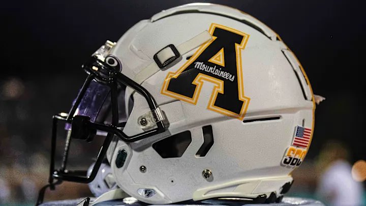 Kam_Brown3's tweet photo. Beyond blessed to have received an offer from @AppState_FB #AGTG #AppNation #GoApp @BearDownHOCO @CoachEdwards10 @Ztaisler @CoachDollar https://t.co/jvE9fT7ZpC