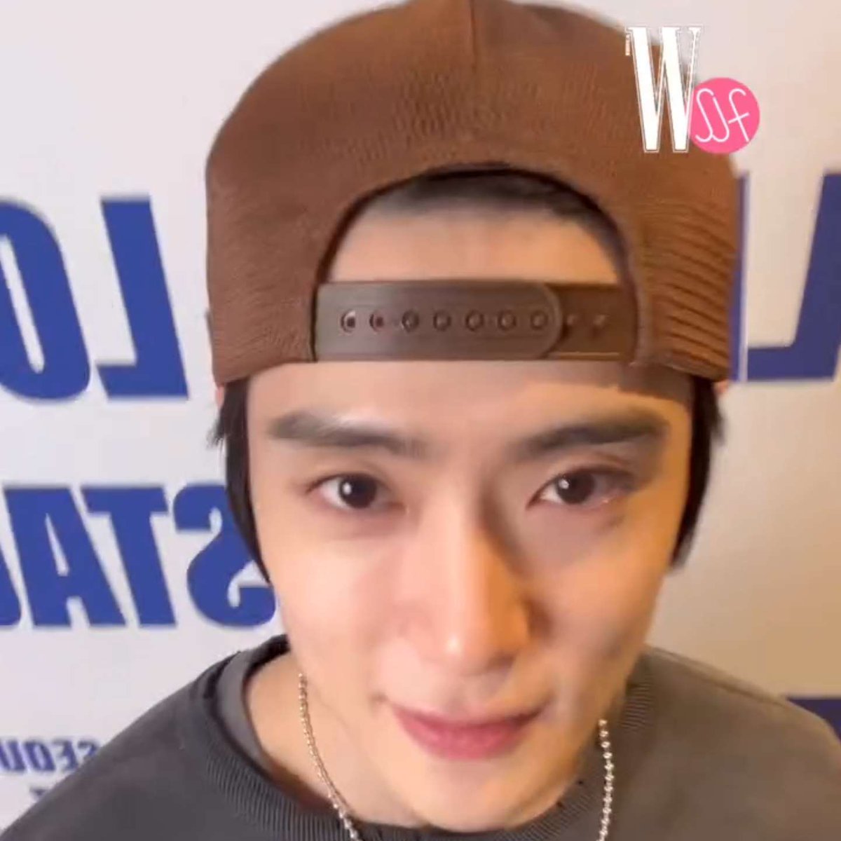 aquariusjjh's tweet image. 갑작스럽게 다가오는 고양이