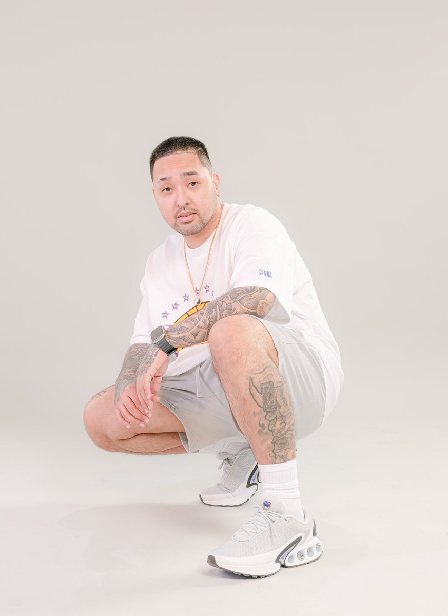 Wala lang naka upo lang ako habang nag papa picture 😂