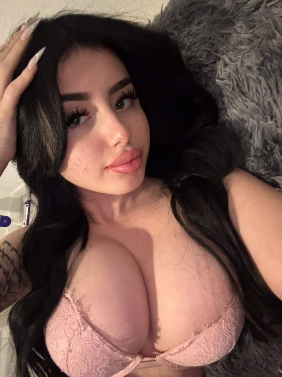 curvylunaa's tweet photo. Are you gonna gimme a goodnight kiss or what?

https://t.co/BFbuvtmLce https://t.co/vcUBZilzY8