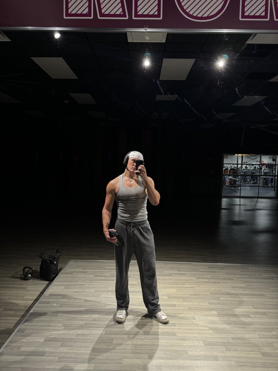 Han_jo17's tweet photo. Late night pump sesh https://t.co/tpXkKjhKBc