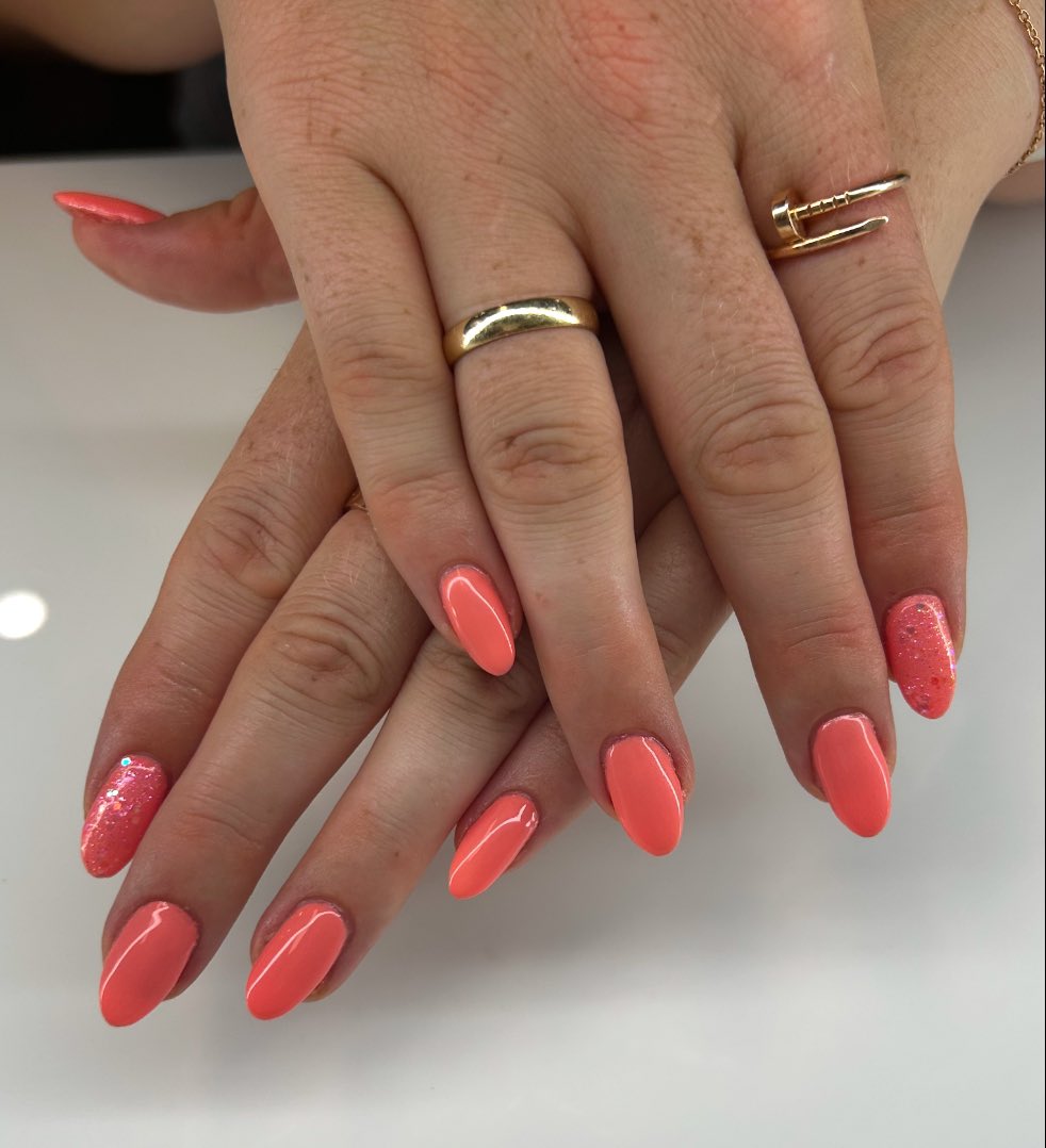 JustNailsNoosa's tweet photo. Coral Pop is what it is!! https://t.co/pNwm9OxENb