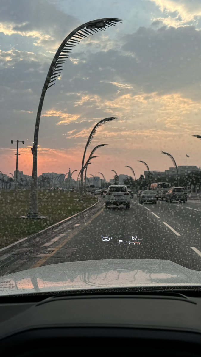 يذكر العاشق احبابه من ابسط سبب .. وانت ؟!حتى المطر مرَّك ولا ذكرك