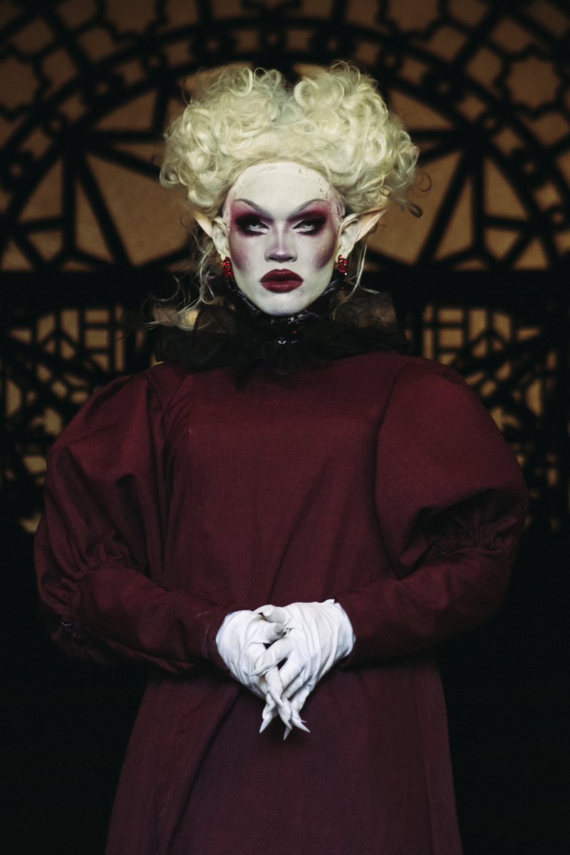 acervochanel's tweet photo. MEET CHANEL! 

vencedora da oitava temporada do drag star e da vigésima terceira edição do drag sunset, chanel (@achaneln1) é uma drag queen de niterói, professora de inglês, uffiana e travesti. https://t.co/Lo9ES1cWjt