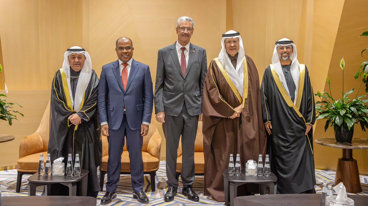 Amena Bakr (@amena__bakr) on Twitter photo Saudi Arabia’s energy minister meets his counterparts from, Libya, Iraq, UAE in Riyadh #OOTT #Opec Saudi Arabia’s energy minister meets his counterparts from, Libya, Iraq, UAE in Riyadh #OOTT #Opec
