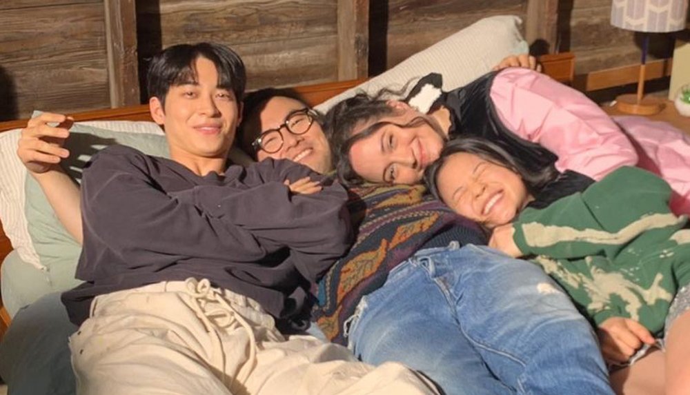 🔴 <결혼 피로연>, 해외 매체 리뷰 💡 오늘 선댄스 영화제에서 공개된, 이안 감독의 1993년 원작을 LGBTQ+ 이슈와 현대적 상황에 맞게 재구성한 작품...