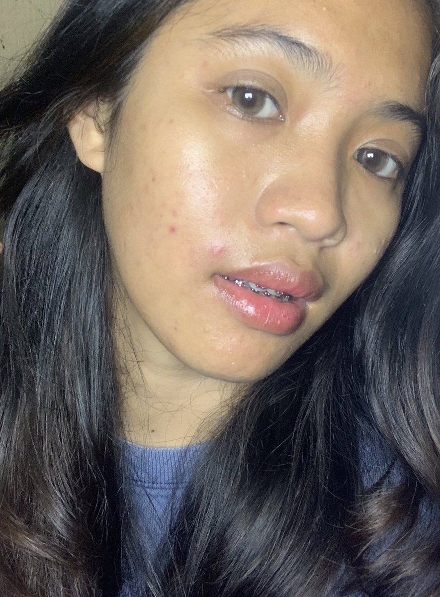l0verrrr_'s tweet photo. trims yg udah nyiptain cushion 50rb an ini dgn hasil yg WOWWW⭐️⭐️⭐️🧎🏻‍♀️🙏🏼 
i love it!!!

before                                               after https://t.co/spGfLqqCF0