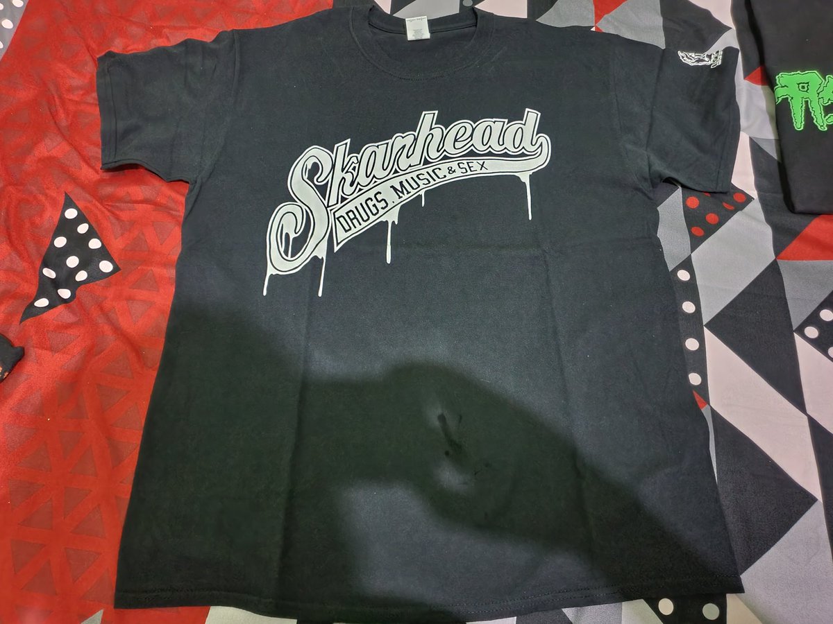 33obZen33's tweet photo. @meme_posser SKARHEAD 
Size L, lupa tag nya apa ya 
Kondisi 98% 
Harga 300k https://t.co/L56bwHr7P6