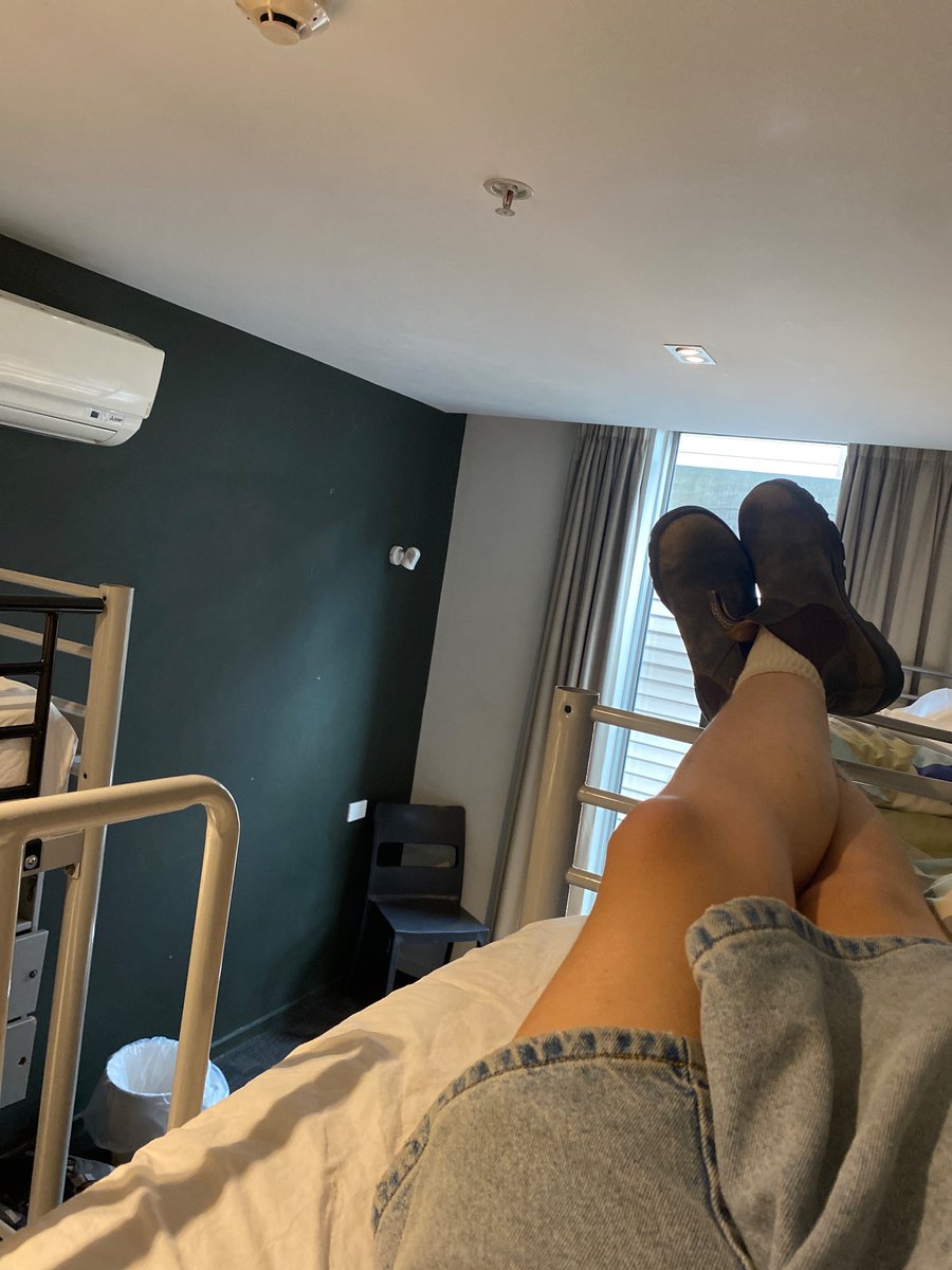 oonabeell's tweet photo. Making a terrible first impression on my hostel roommates https://t.co/bNdaKOc9fx
