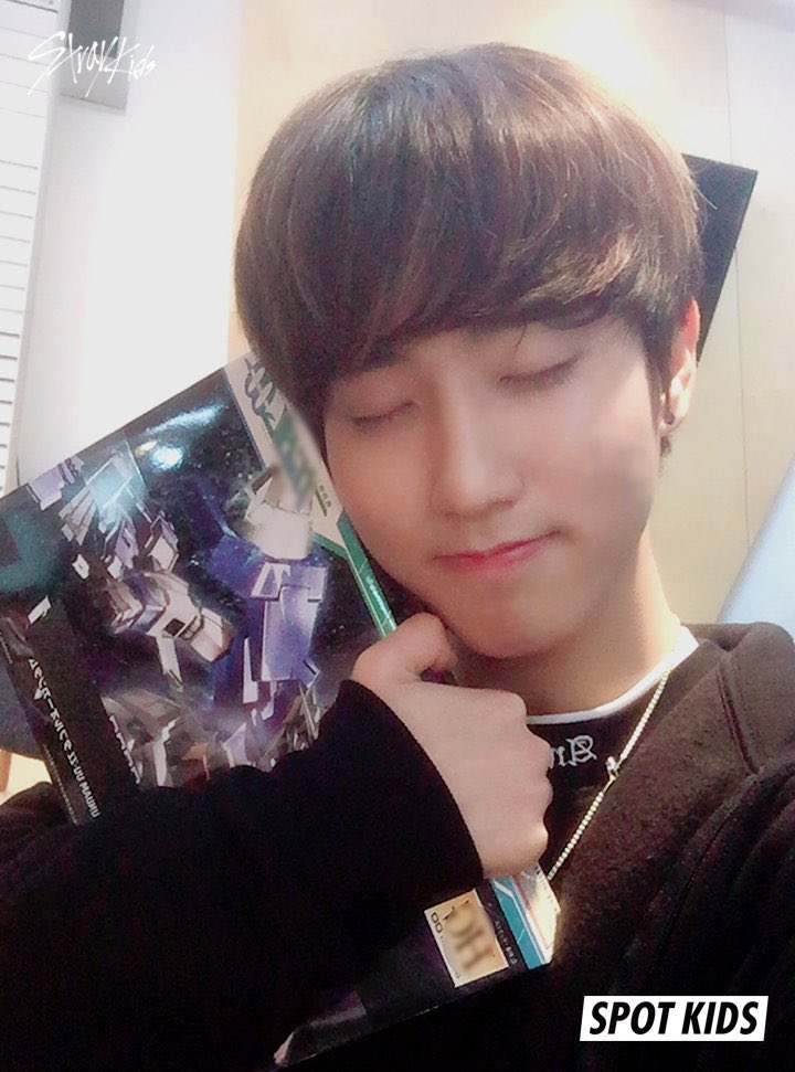 userlinoring's tweet photo. this has to be one of the cutest hanming moment predebut https://t.co/u5zYn9IyFs