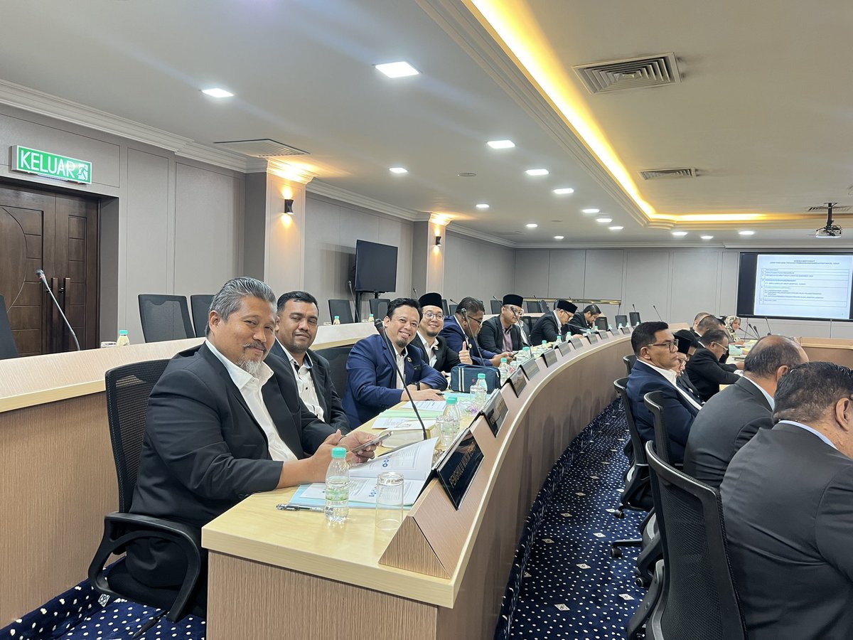 KakAzahOfficial's tweet photo. Mesyuarat Jawatankuasa Tindakan Pembangunan Daerah (JTPD) Pontian kali pertama Tahun 2025 yang dipengerusikan oleh Tuan Hj. Kamalludin bin Hj. Jamal, Pegawai Daerah Pontian. 

#DemiPulaiSebatang 
#bangsajohor  
#yangberkhidmat 
#MajuJohor 
# https://t.co/HjEhp8TILF