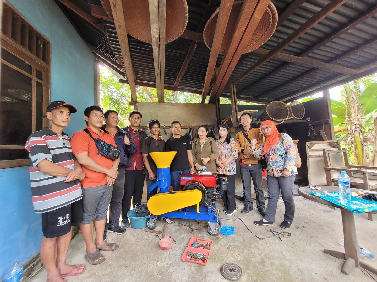 AdenRadianus's tweet photo. Kamis 23 Januari 2025
Luhkan Bengkayang bersama Dinas Perikanan menyerahkan bantuan Mesin Pencetak Pakan kepada Pokdakan Pait Matu Dalamus Dusun Madi Desa Tiga Berkat Kec. Lumar
#giatluhkansatminkalBWI
#giatlukanbengkayang
#mesinpakan https://t.co/FZNqUKSA99