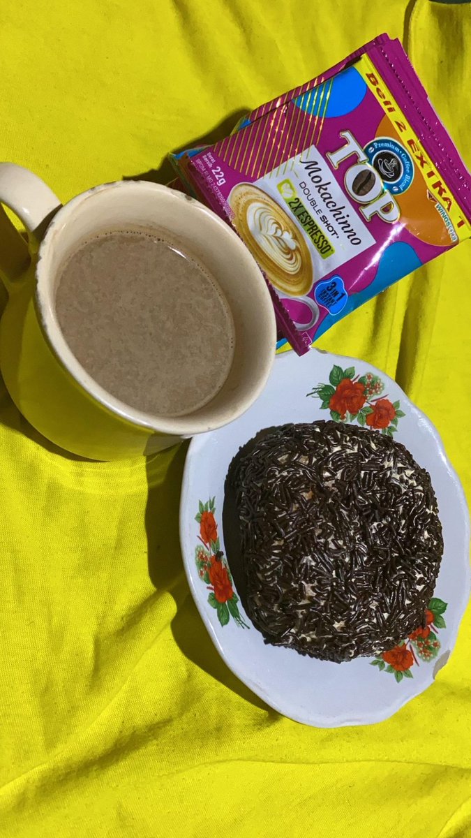 Yesii_31's tweet photo. Gokil sihh sekarang kalau mau ngopi g perlu ribet ke cafe kalian bisa banget cobain kopi ini ,enak bangett AromaKopinyaJugaKuatYangMauNyetokBisaLangsungBeliKeWarungDekatRumahKalian JgnSalahYa TopCoffeeMokachinno #TOPCoffee #TOPMokachinno #EnaknyaDoublicious #KopinyaOrangIndonesia https://t.co/PgFLGQE9cz