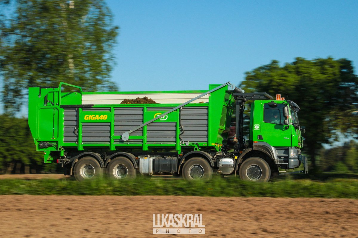 profiMagazin's tweet photo. Hier ist ein #Tatra Phoenex mit #ZDT GIGA40 zu sehen. https://t.co/sHq2TnSzxF