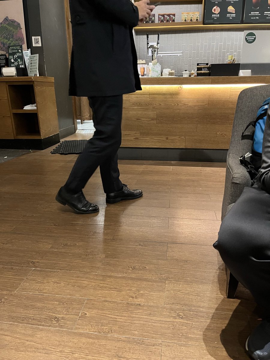asd29983's tweet photo. 過年有西裝帥哥嗎 https://t.co/gBP6c57eZ9