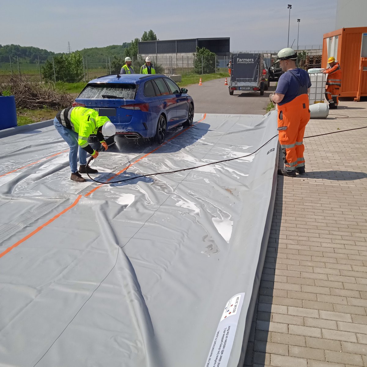 FarmersStore's tweet photo. https://t.co/dct5gCNqew #mobilerölabscheider #lagertank #mobilewaschplatzlösungen #landwirtschaft #tiertransport #forstwirtschaft #golfplatz #baugewerbe #flughafen #hafen #Duisburg #fahrzeugaufbereitung  #spedition #industrie #feuerwehr #technischeshilfswerk #THW #Bundeswehr https://t.co/quHOtv4Uac