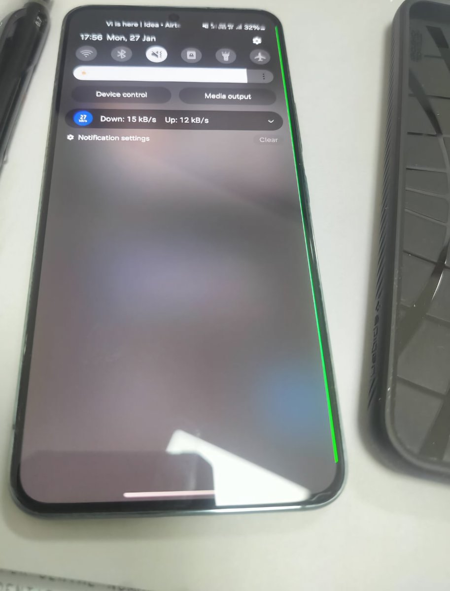 YouyoYo730524's tweet image. Extremely frustrated to find a green line on my Samsung S22 right after a software update. This is clearly a flaw introduced by the update, yet @SamsungMobile and @SamsungIndia refuse to replace the display because the warranty has expired.
#samsung #GreenLineIssue
#displayissue