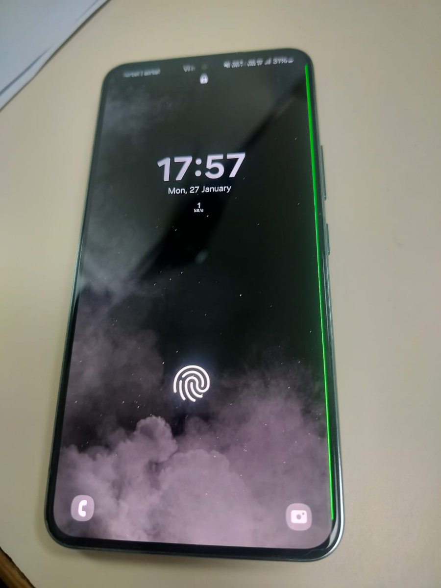 YouyoYo730524's tweet image. Extremely frustrated to find a green line on my Samsung S22 right after a software update. This is clearly a flaw introduced by the update, yet @SamsungMobile and @SamsungIndia refuse to replace the display because the warranty has expired.
#samsung #GreenLineIssue
#displayissue