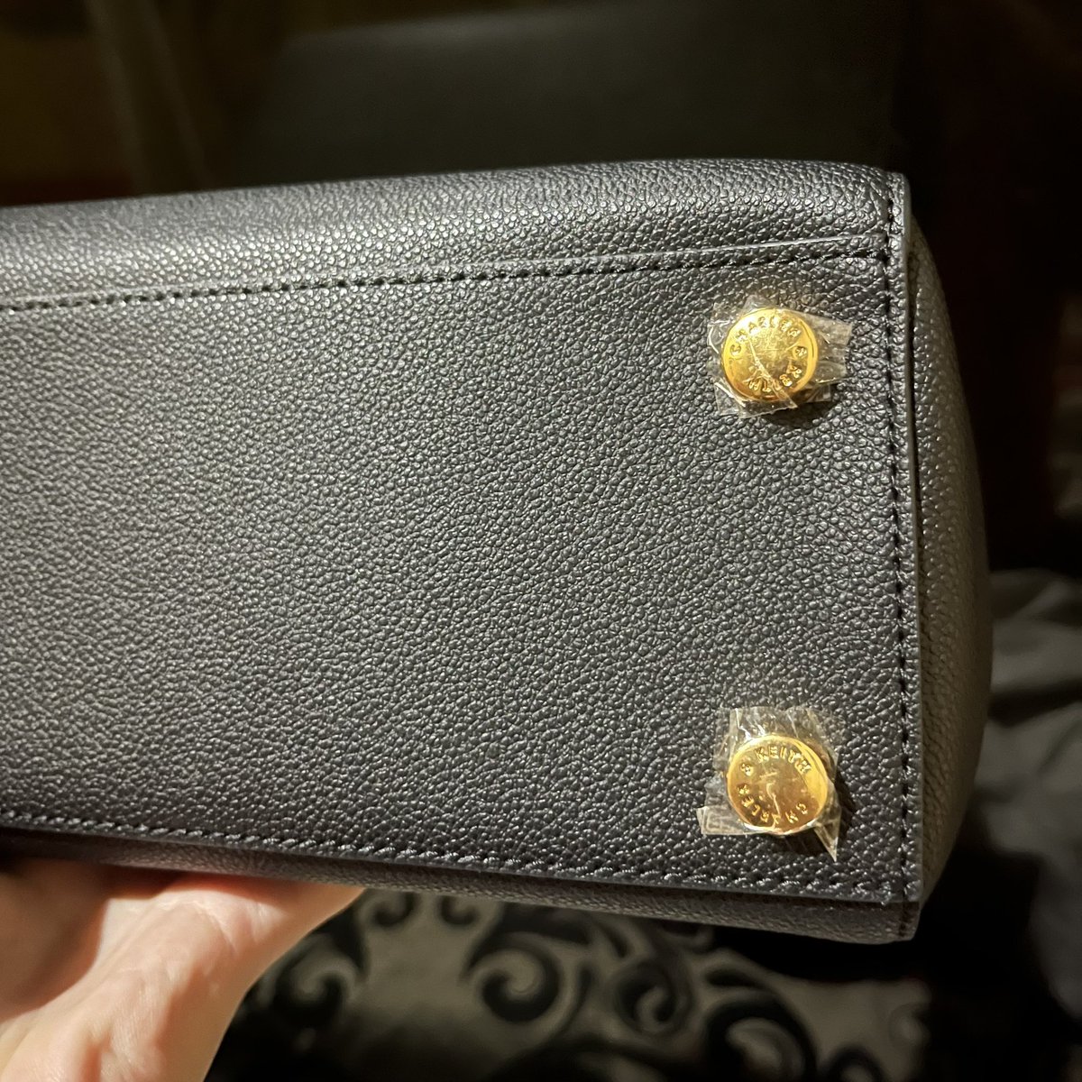 henderyitb's tweet photo. WTS Charles &amp; Keith Mirabelle Structured Top Handle bag - Black (L)

📍jaktim
💵 900k NEGO
(beli 1.5 jt di sency)

lengkap dustbag, card, strap dll
baru dipake 1x (jual BU😅)

tags. wtb wts c&amp;k cnk ck charles n keith bag jual tas ori branded preloved murah original https://t.co/T22bZrIsZ9