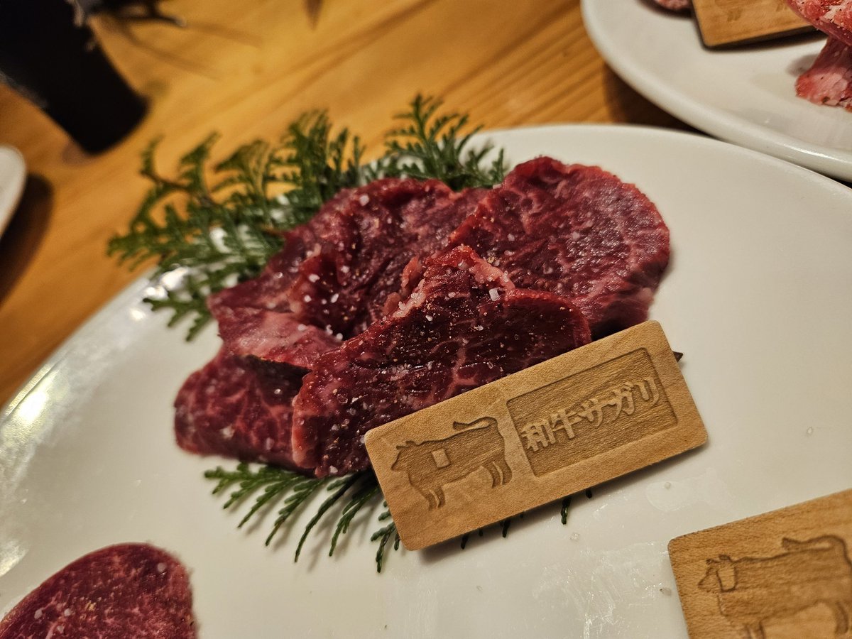 ikevo0601owner's tweet photo. 昨夜は思いもよらず銀座でショーパブ&amp;焼肉をゴチになる😍⤴⤴楽しかったし、美味しかったし、夢のようでした～✨️翌日も絶好調です💪

#池袋東口ボーカルスクール
#銀座笑座こんぱる 
#焼肉
#ゴチになりました 
#銀座
#新橋 
#ダンサー https://t.co/PtUNso1m37