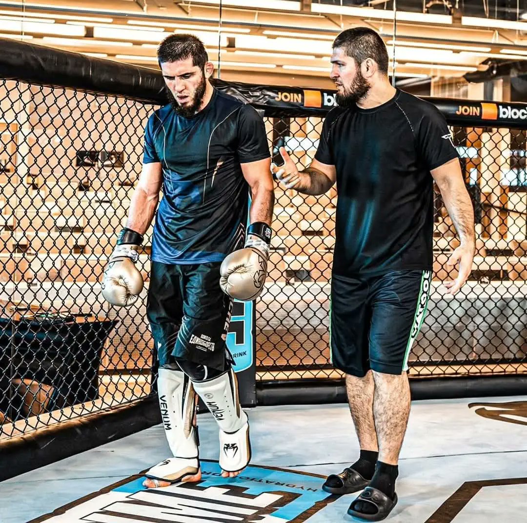 Two lightweight legends together.
#MMATwitter