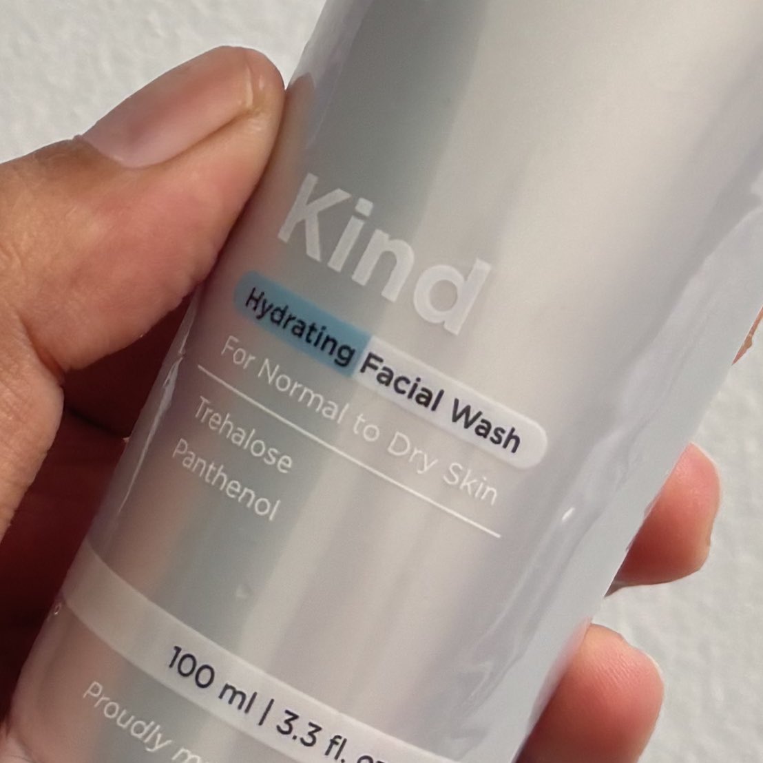 UBUR UBUR IKAN LELE ~
JANGAN SALAH PILIH FACIAL WASH LEE~

Soalnya ini enak banget buat kulit kering kaya aku bikin muka ga ketarik dan hydrate nya max bgt! 💖