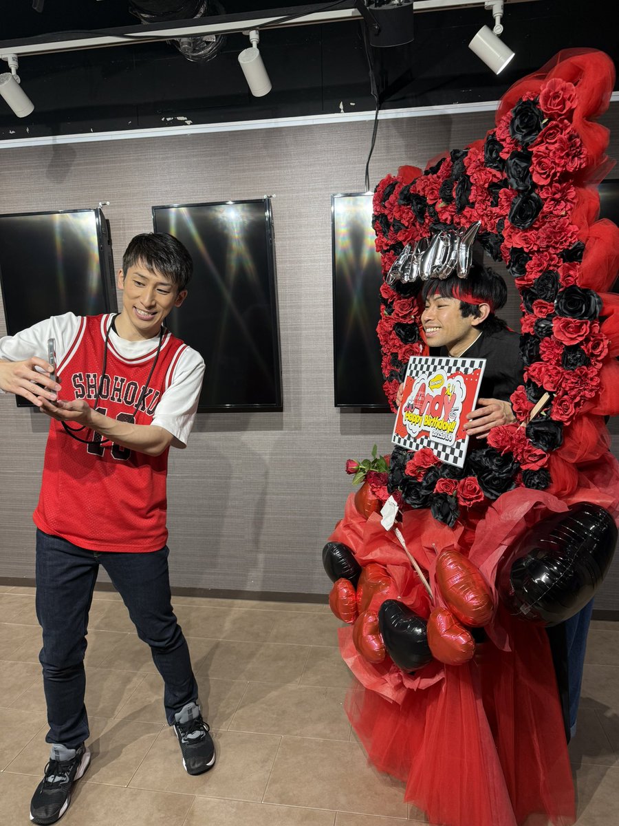 1/13 こまけんあんでぃおめでとう✨月曜メンバーとお客さん皆んなとでなんか会場があったかい空間だった🫶2人の新しい歳も最高の1年になりますように🎉