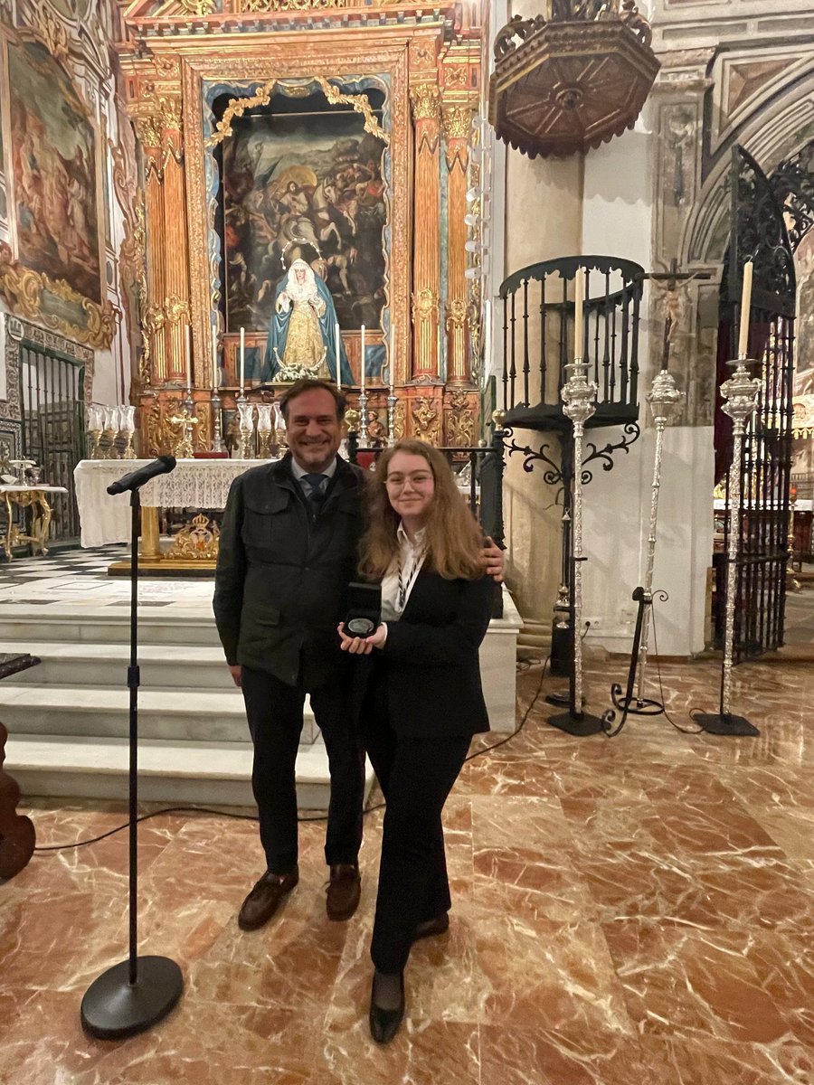 Hdad_Redencion's tweet photo. En la noche de ayer, en la Iglesia de Santiago, tuvo lugar la presentación de la marcha "Rocío, Madre nuestra", compuesta por Carla Ferrús Yruela y dedicada a la Virgen del Rocío por su Coronación Canónica.

#RocíodelCielo
#ElcaminohacialaCoronación https://t.co/wV00j1V8wB