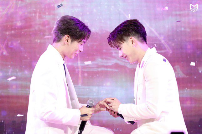 smithhappy95tul's tweet photo. Love Wins! ❤️🎉 

MEWTUL APPRECIATION DAY 

#MewTulLove #mewtul #mewsuppasit #tul_pakorn https://t.co/JzGVazRFzA