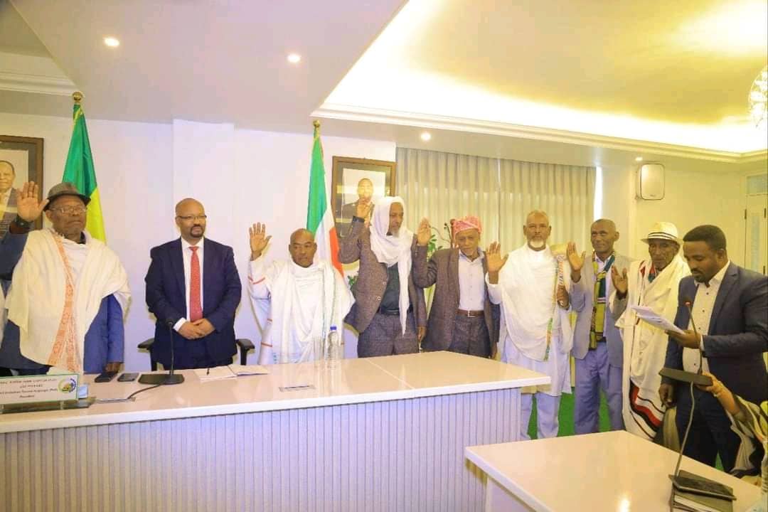 የጉራጌን ሸንጎ በትኖ የማዕከላዊ ክልል ሸንጎ ማቋቋም የዘመኑ ትልቅ ስላቅ ነው። ማእከላዊ ክልል ጉራጌን ማክሰሚያ ፕሮጀክት ነው የምንለው በምክንያት ነው። የጉራጌ ሸንጎ ጉባኤ ለማድረግ ወልቂጤ ከተማ ሲሰበሰብ በልዩ ኃይል ተደብድቦ መበተኑ አይተና