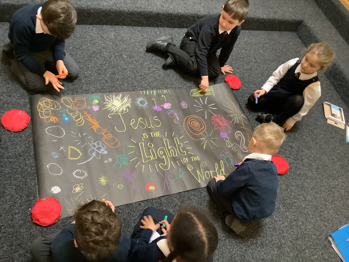 StAugsCPS's tweet image. Today reception listened to The Presentation of Jesus at the Temple. We focused on Jesus being called “The Light of the World” 🕯️💡 We also discussed different places of worship linked to multicultural week. @OurLadyandAllS1 @BhamDES @BCPP__ #multiculturalweek