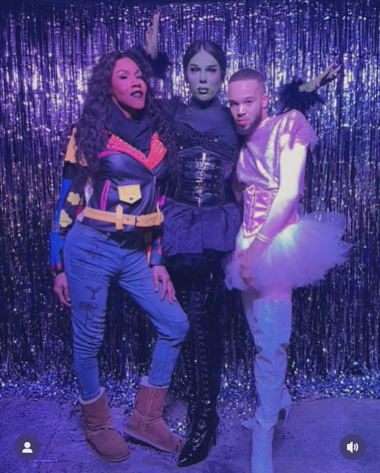 aokileebouvier's tweet photo. The Legendary Children was out tonight the Mother of our Drag House @ajaoxum for @sasha_velour iconic show #Nightgowns 🥹 THE DRAMA WAS BROUGHT 💋
#drag #nycdrag #dragshow #aokileebouvier #aja #sashavelour #DragRace #dragisaprotest https://t.co/J3AZ2zXfHd