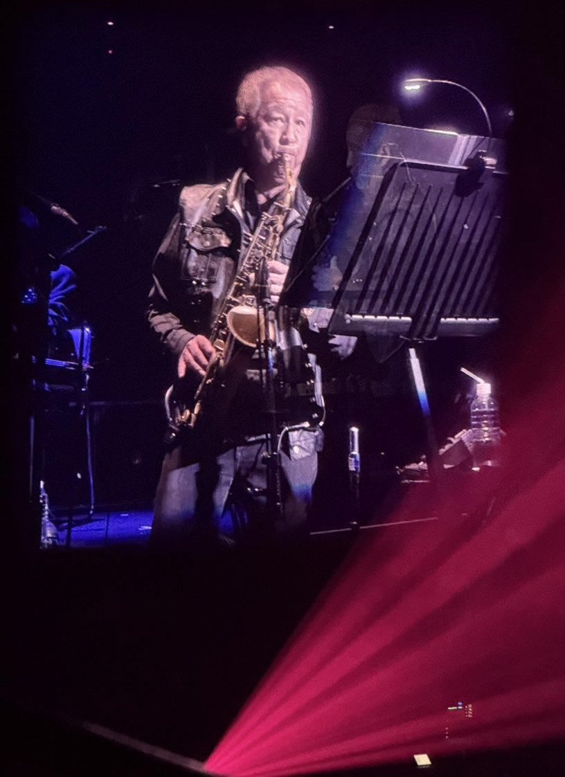 The Tour of Misia 2025の大阪城ホールでの公演が無事に終了しました！これは大画面に映し出された映像です♪メチャデカいスクリーンなんでちょっと照れ臭い💦