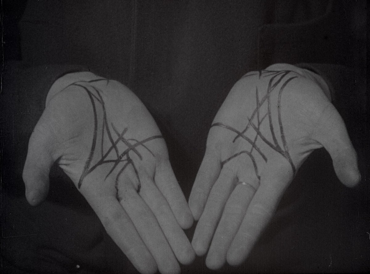 『#リターン・トゥ・リーズン』🎬🪽

公開を記念して、SQÜRLのお2人 #ジム・ジャームッシュ&amp; #カーター・ローガン のインタビューが実現👏✨
𓂃
#マン・レイ はシュルレアリストなので、彼の作品は劇映画ではない。散文というよりも詩のような、“夢の映画”なんだ。
𓂃

▼全文
ginzamag.com/categories/int…