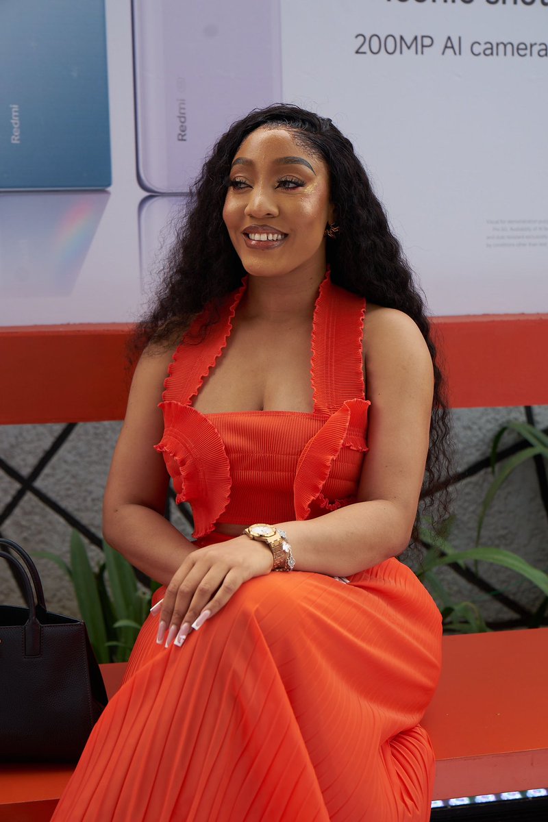 XiaomiNigeria's tweet photo. @VONNESTARS, your fave @Yvonne_Godswill didnโt just pull up-she slayed at the #RedmiNote14LaunchEvent! ๐
Of course, only the best for the best, right?๐งก
#RedmiNote14LaunchEvent
#AllStarDurability https://t.co/3Buvx7zoCc
