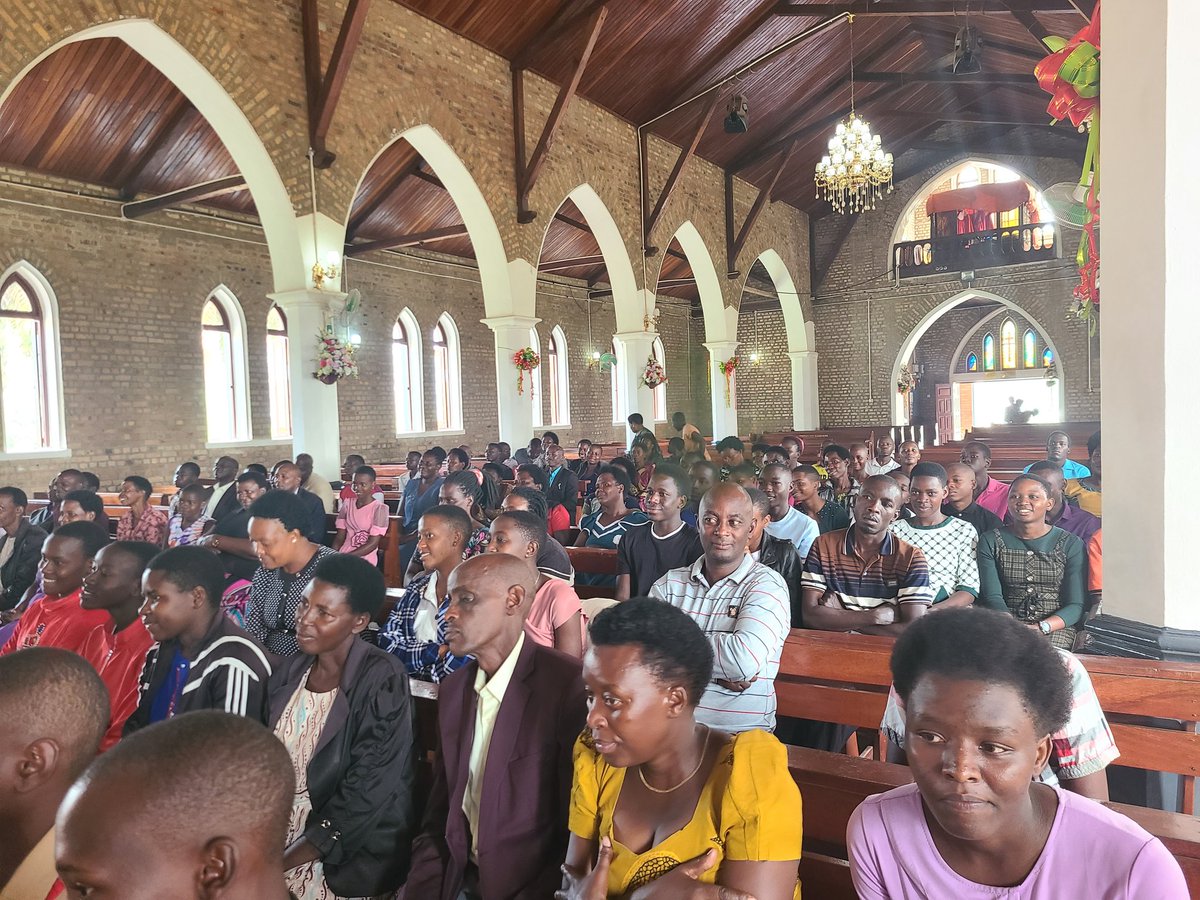 AnkoleDiocese's tweet image. This morning Bishop Sheldon Mwesigwa @AnkoleDiocese has officiated a meeting with Bishop's Scholarship Beneficiaries and their parents at St James Cathedral where over 175 students from Secondary, Tertiary and University are being supported.