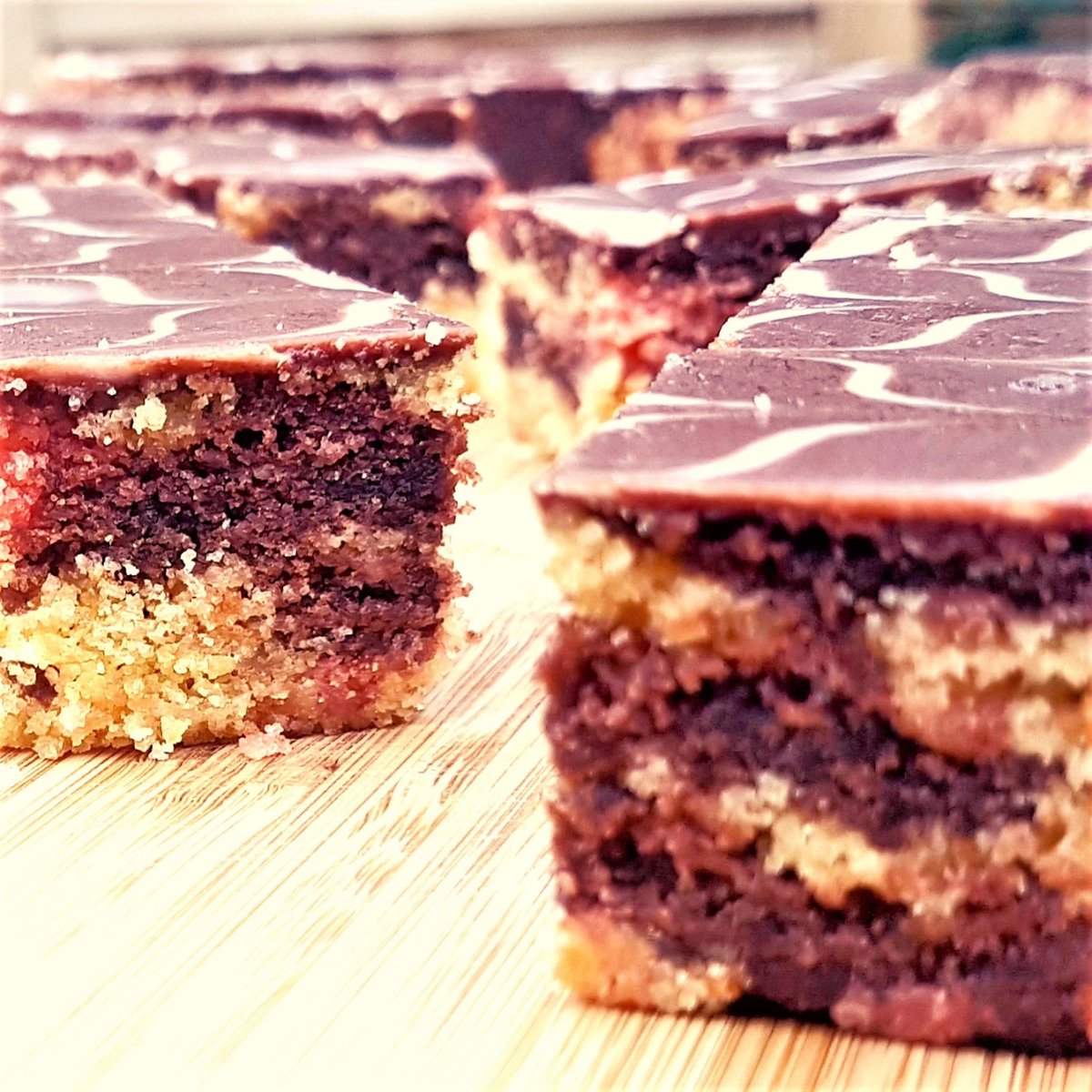 Sometimes known as ‘Tipsy Cake’ in the US, this is an old school way that bakeries battled food waste by utilising leftover and stale cakes. Best of all, Russian Slice is incredibly simple to make.

Find the full recipe here >>> feastgloriousfeast.com/russian-slice/