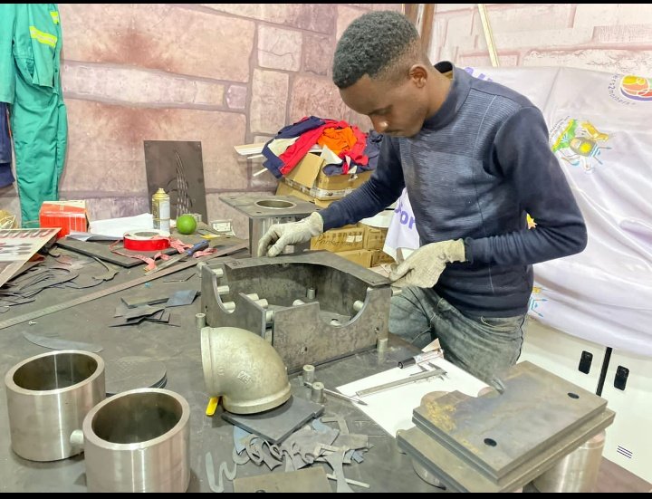 SimonBukoola's tweet image. Bringing ideas to life! 🔧⚙️ From CNC precision cutting to meticulous assembly and welding, every step counts in crafting molds for plastic extrusion. Innovation meets craftsmanship as we develop new product formulations. #CNC #Manufacturing #PlasticExtrusion #Engineering…
