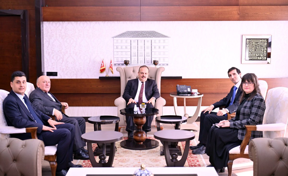 İZMİR İTALYA KONSOLOSU DANIELE BIANCHI, AYDIN VALİSİ YAKUP CANBOLAT’I ZİYARET ETTİ

İzmir İtalya Konsolosu Daniele Bianchi, beraberindeki heyet ile birlikte Aydın Valisi Yakup Canbolat’ı makamında ziyaret etti. Ziyarete,Yönetim Kurulu Başkanımız Gökhan Maraş da eşlik etti.

#ayso